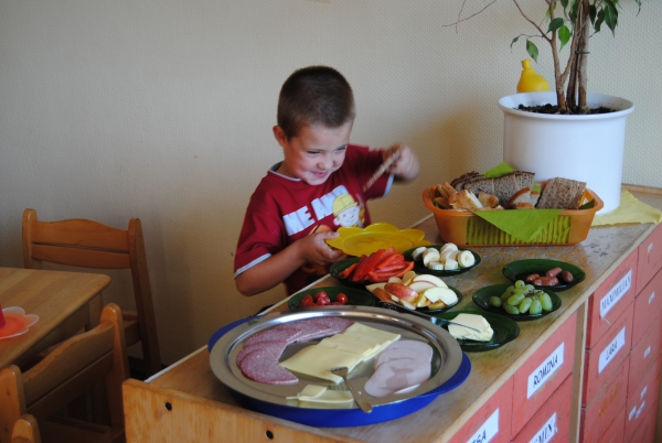 Unser ausgewogenes Frühstücksbuffet...Jedes Kind hat die Möglichkeit für sich zu entscheiden was,wann und wie lange es gemütlich frühstücken möchte.