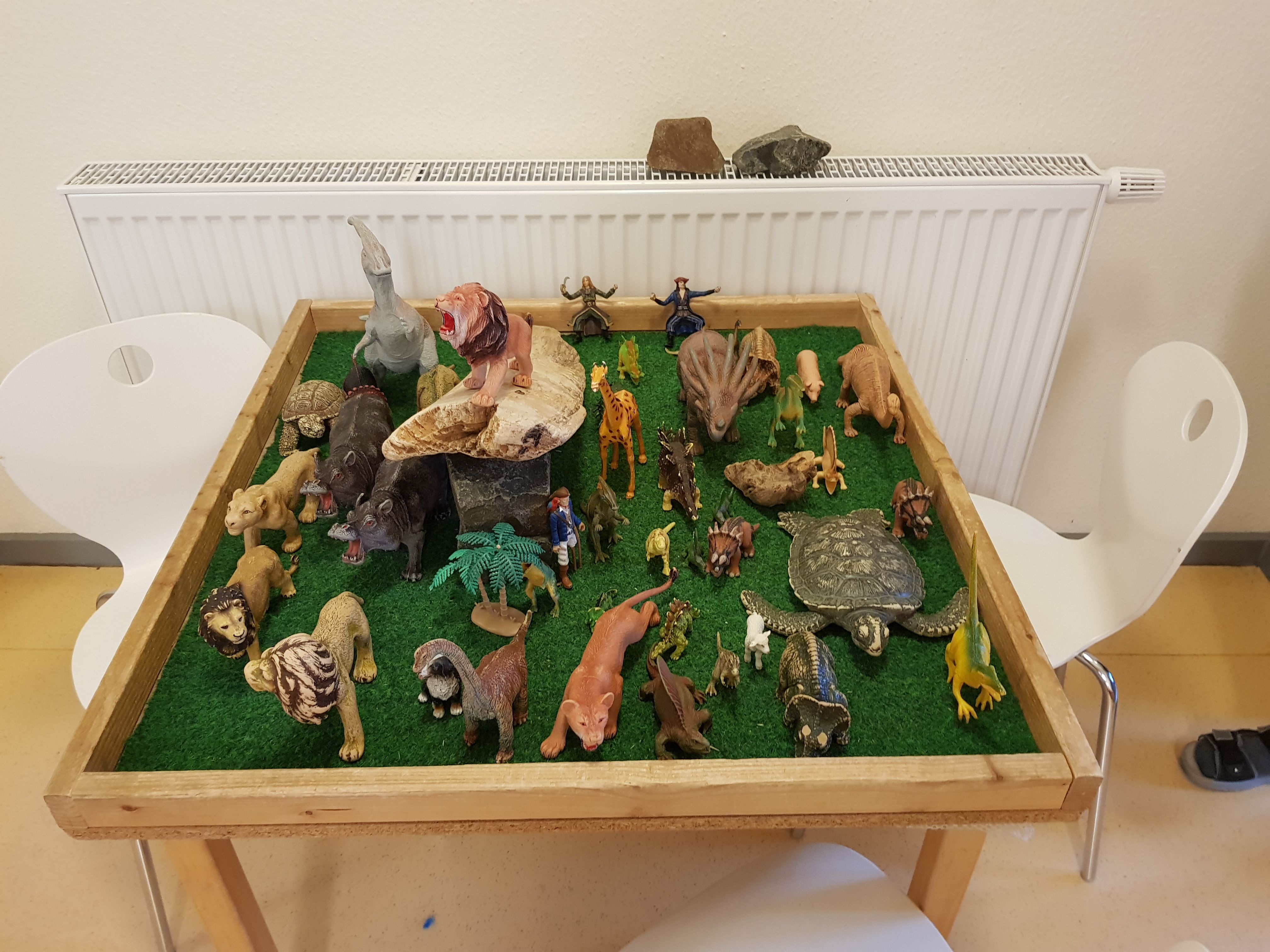 Spielangebot Dino Tisch